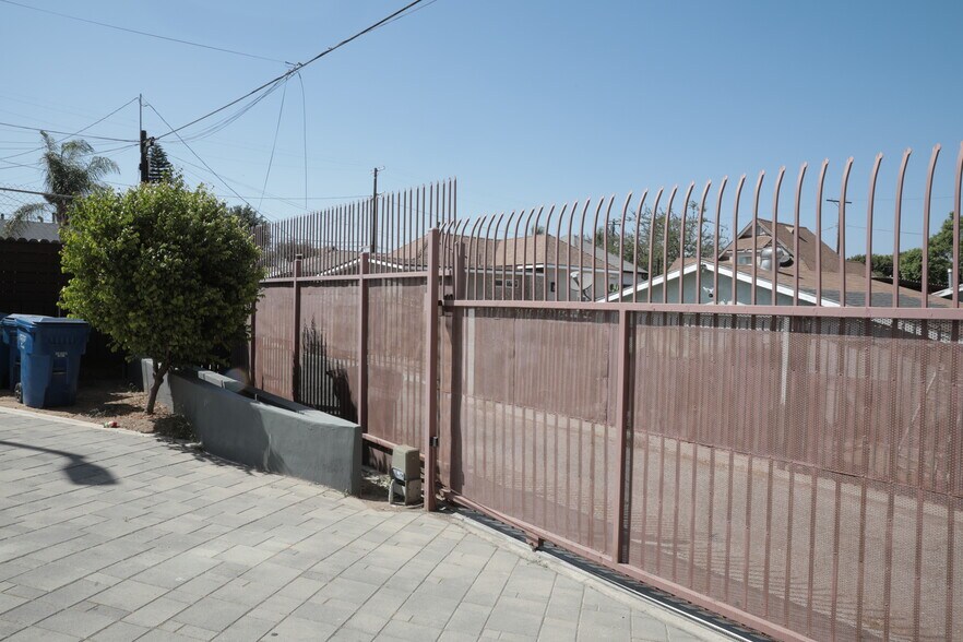 More Photos Of 2909 E 1st St, Los Angeles Office For Sale