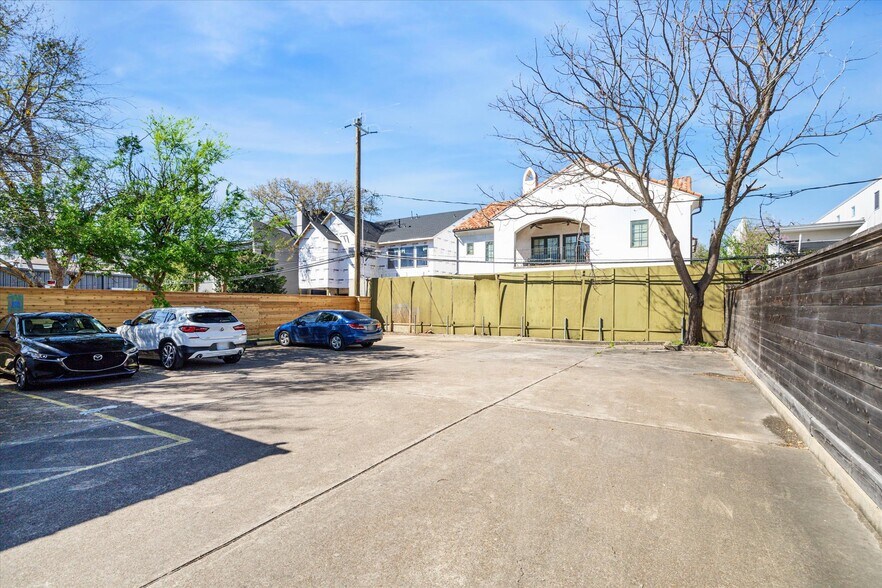 More Photos Of 2226 Richmond Ave, Houston Freestanding For Sale