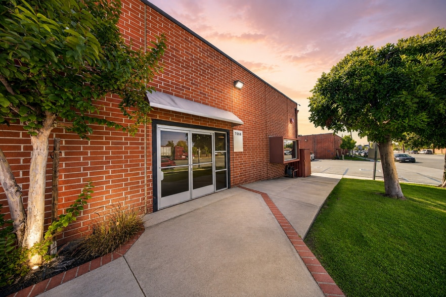 More Photos Of 7666 Clybourn Ave, Sun Valley Light Manufacturing For Sale