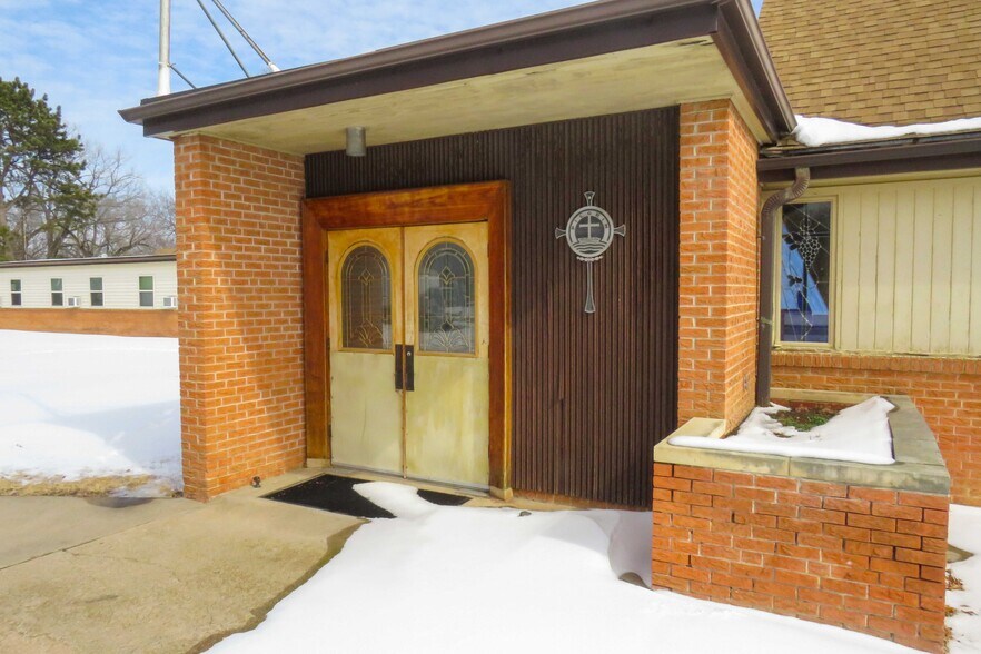 More Photos Of 1245 S Fabrique Dr, Wichita Flex For Sale