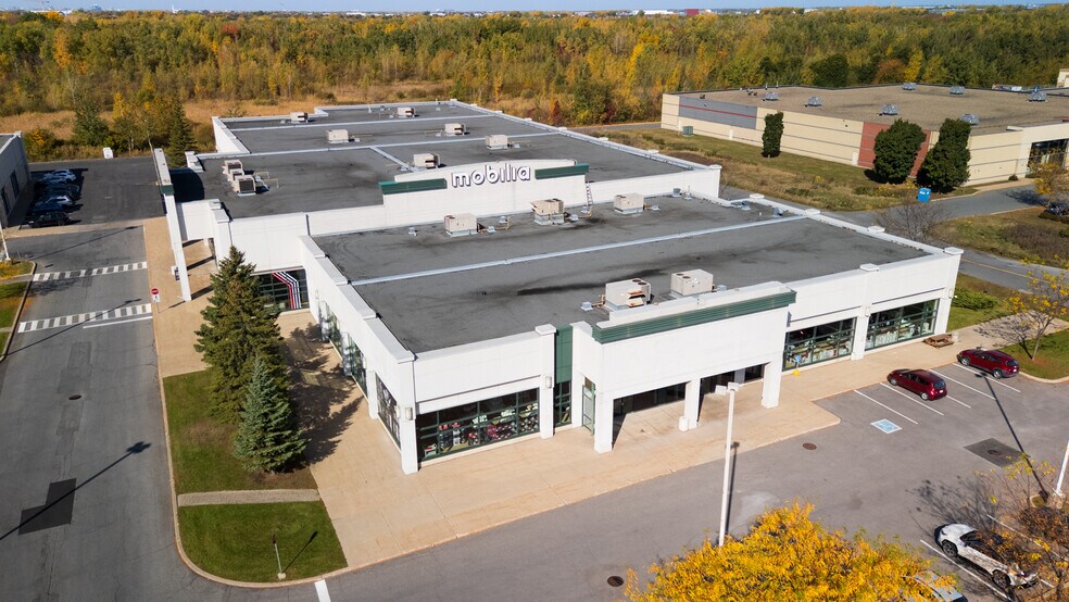 Primary Photo Of 1501-1515 Boul Des Promenades, Saint-hubert General Retail For Lease