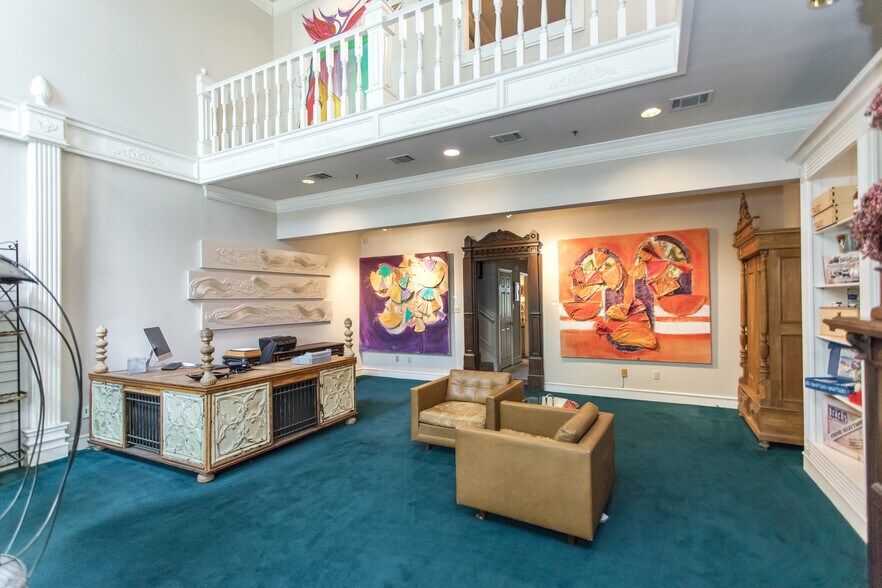 More Photos Of 4821 Broadway St, Addison Office For Sale