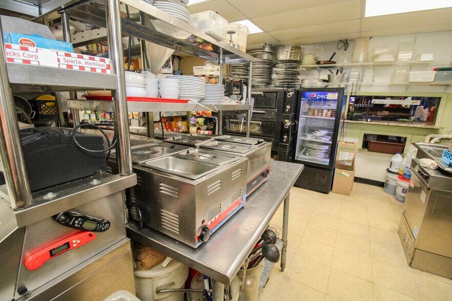 More Photos Of 54 McKinley St, Huron Bar For Sale