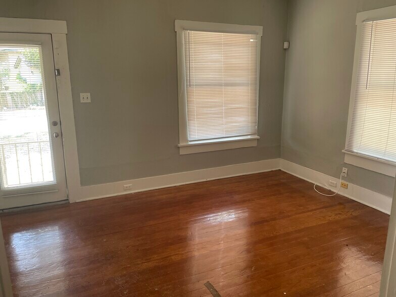 More Photos Of 105 Willim St, San Antonio Medical For Lease