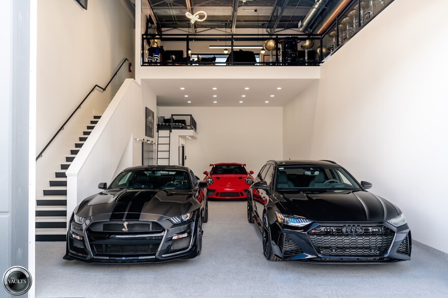 More Photos Of 13005 93 Av SW, Edmonton Self Storage For Sale