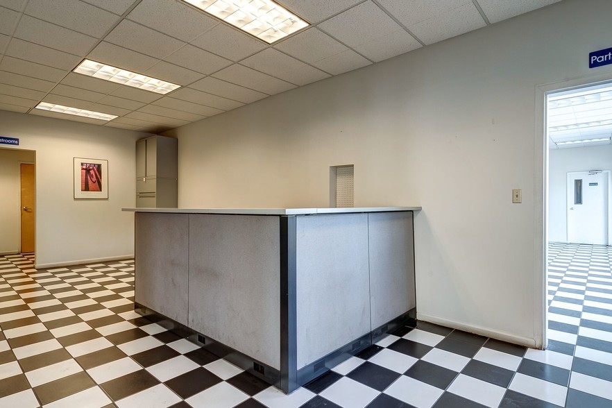 More Photos Of 647 W Genesee St, Syracuse Auto Dealership For Sale