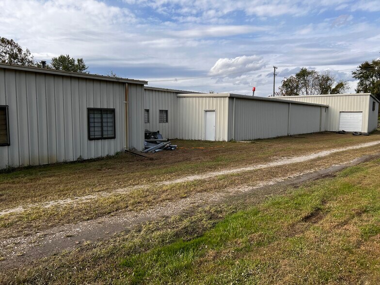 More Photos Of 614 S Grove St, Hendersonville Industrial For Sale