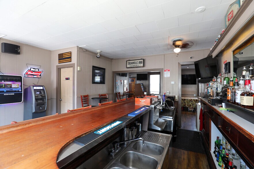 More Photos Of 498 Delaware Ave, Kingston Storefront Retail Residential For Lease