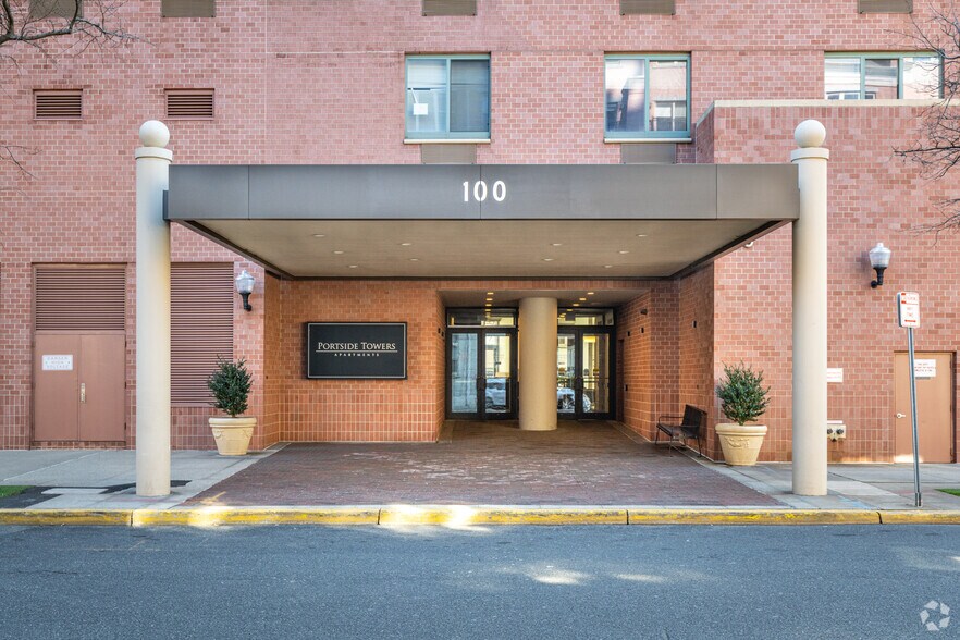 More Photos Of 50 Warren Street, Jersey City Office For Lease