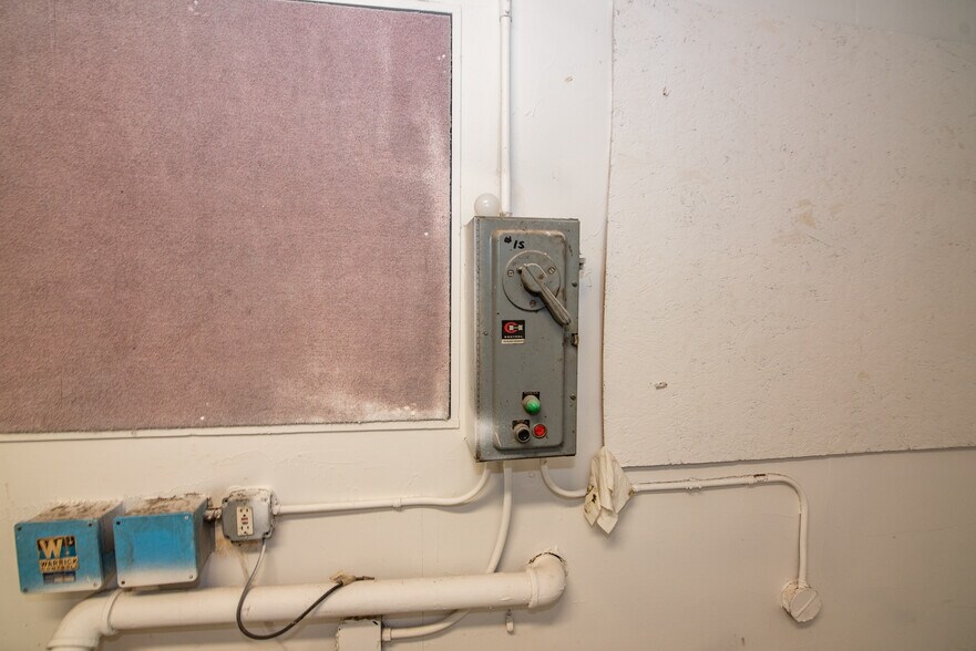 More Photos Of 4128 Hayward Ave, Baltimore Warehouse For Sale