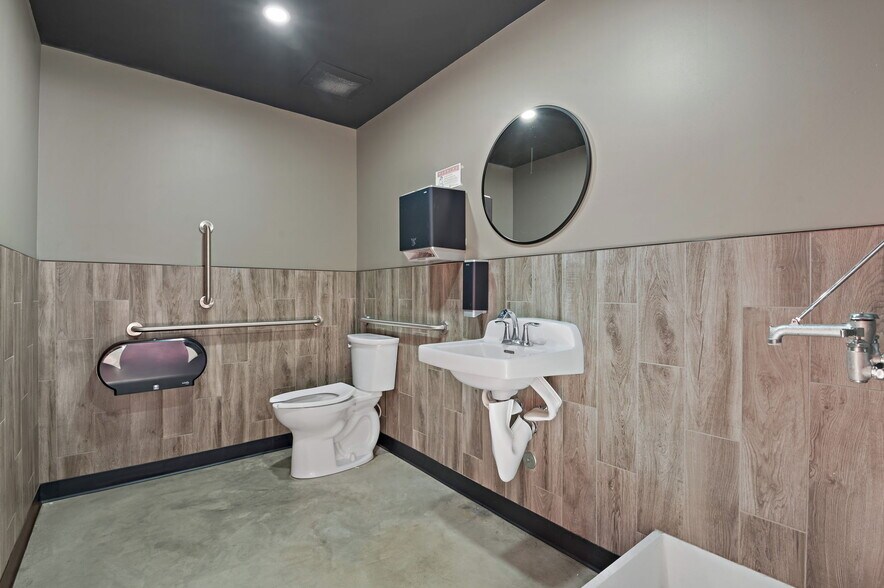 More Photos Of 207 Main Ave, Chewelah Restaurant For Sale