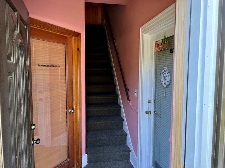 More Photos Of 91 Green St, Huntington Office Residential For Sale