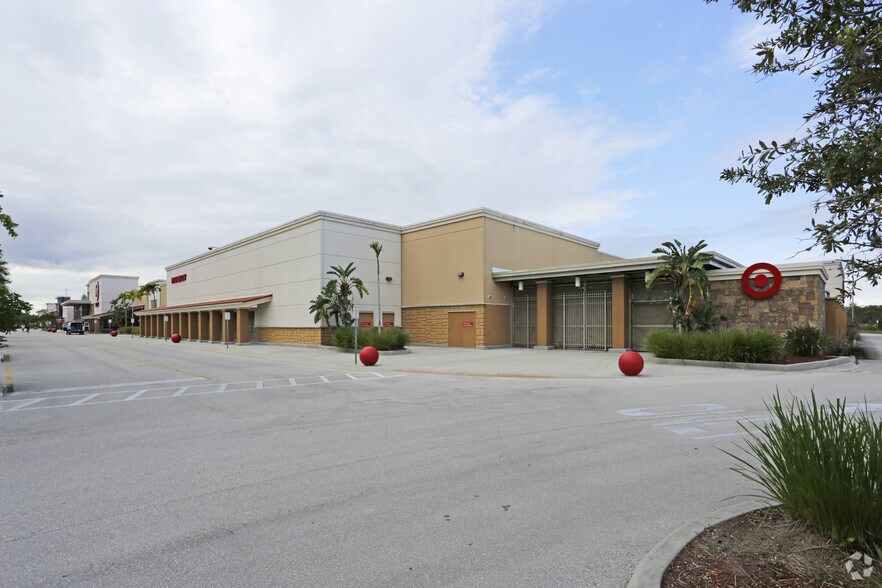 More Photos Of 9350-9400 Dynasty Dr, Fort Myers Unknown For Lease