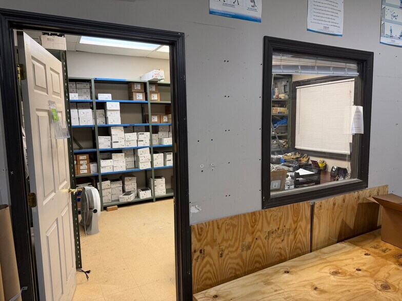 More Photos Of 182 Cleveland Crossing Dr, Garner Showroom For Lease