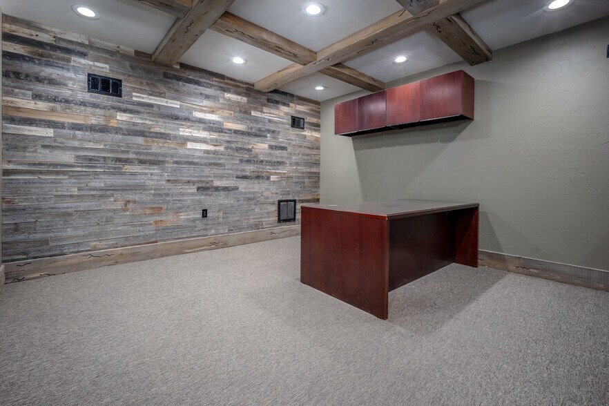 More Photos Of 2756 Broce Dr, Norman Warehouse For Lease