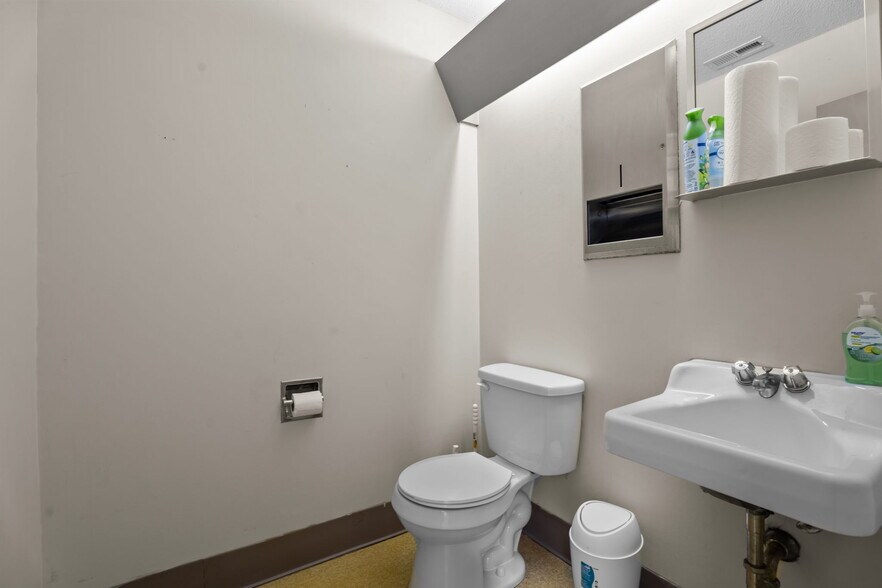 More Photos Of 401 N James St, Goldsboro Medical For Sale