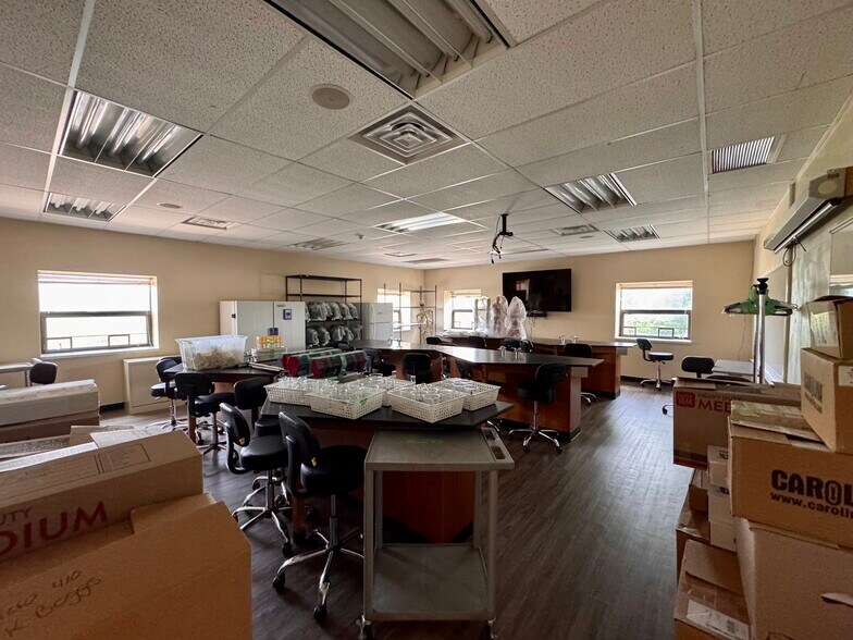 More Photos Of 208 S Johnson St, Macomb Schools For Sale