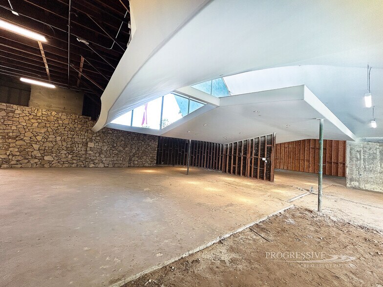 More Photos Of 1060 W San Bernardino Rd, Covina Storefront Retail Office For Sale