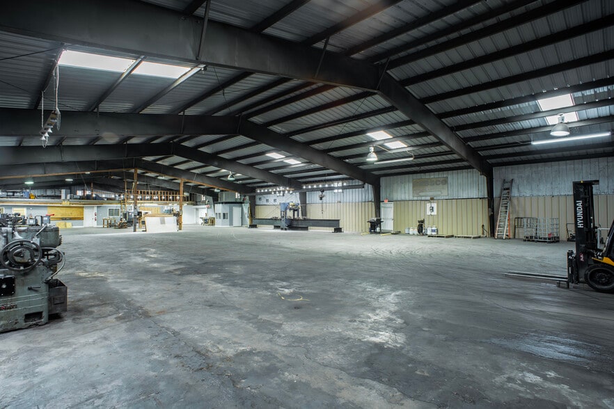 More Photos Of 910 Brenda St, Houston Warehouse For Sale