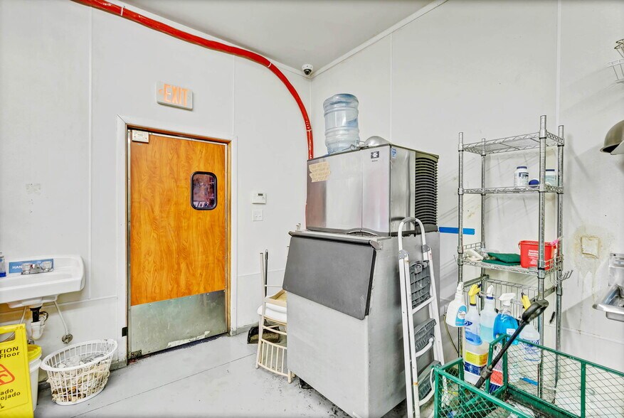 More Photos Of 2579 Douglas Ave, Brewton Restaurant For Sale