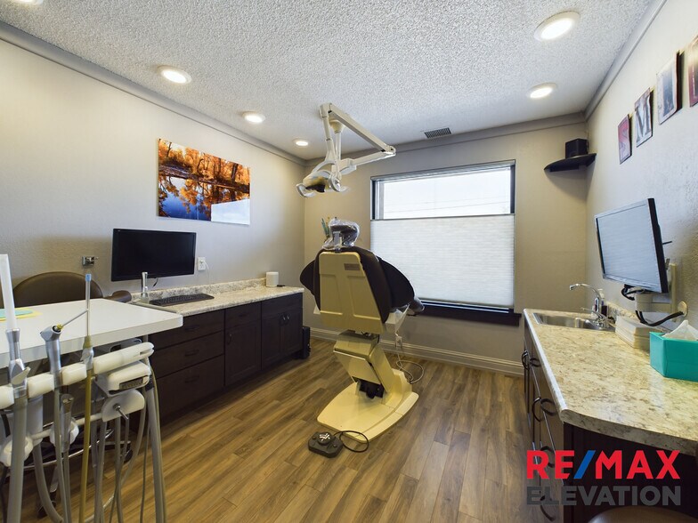 More Photos Of 915 W Fetterman St, Buffalo Office For Sale