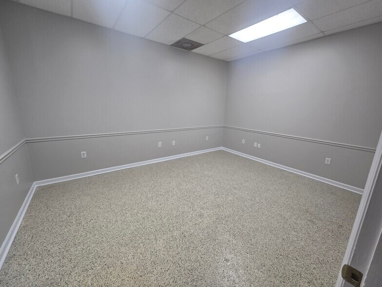 More Photos Of 127 S Water Ave, Gallatin Office Residential For Lease