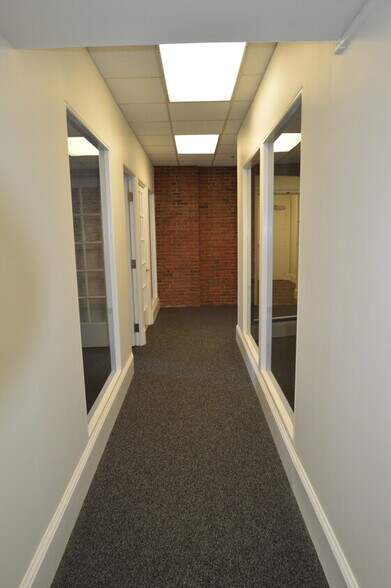 More Photos Of 2 Park Plz, Boston Office For Lease