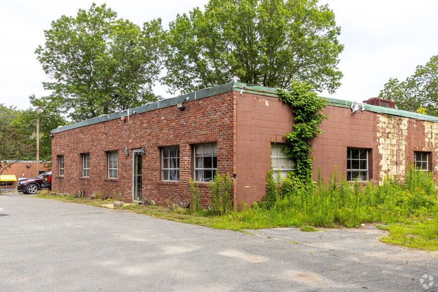 More Photos Of 58 Dunham Rd, Beverly Unknown For Lease