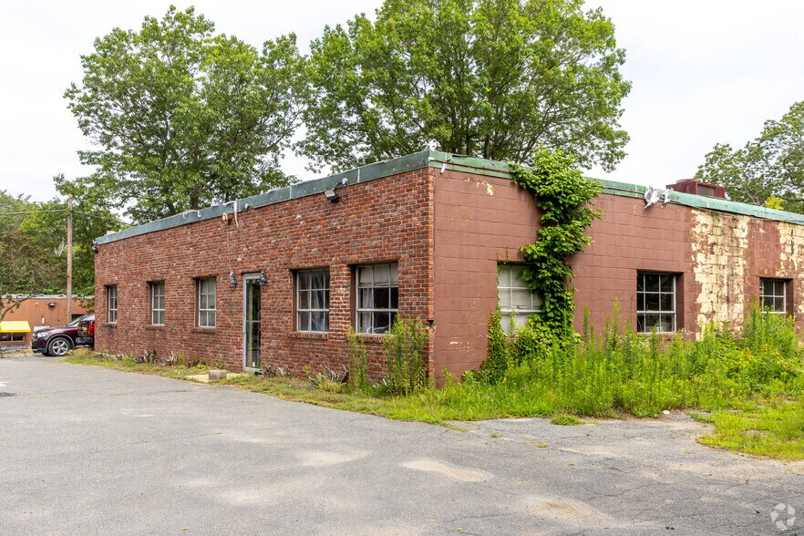 More Photos Of 60 Dunham Rd, Beverly Unknown For Lease