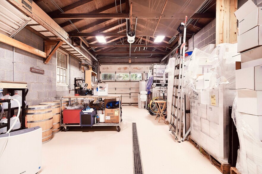 More Photos Of 1902 Jefferson Pike, Knoxville Lodge Meeting Hall For Sale