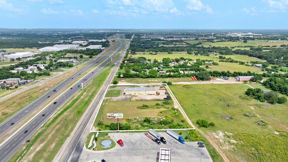 More Photos Of 3275 W US Highway 190, Belton Warehouse For Lease