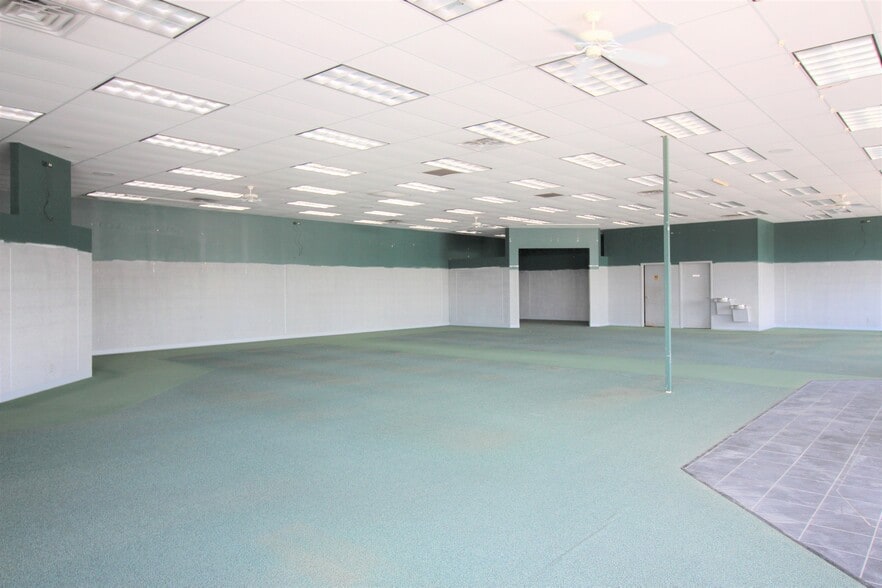 More Photos Of 111-117 N 8th St, Medford General Retail For Lease