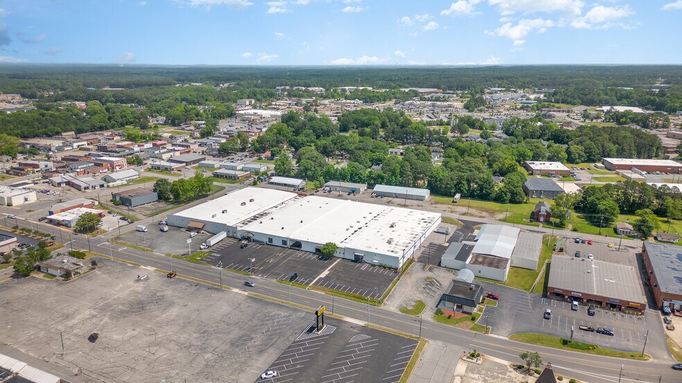 More Photos Of 2613-2625 Lee Ave, Sanford Manufacturing For Sale