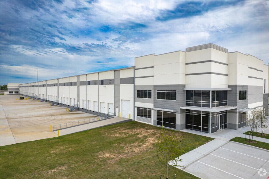More Photos Of 16615 North Fwy, Houston Distribution For Sale