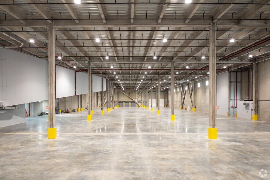 More Photos Of 28-10 Whitestone Expy, Queens Warehouse For Lease