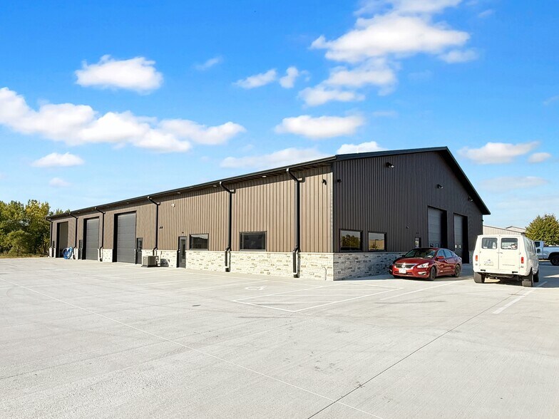 More Photos Of 1911 NE 58th Ave, Des Moines Industrial For Sale