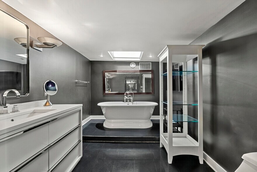 More Photos Of 751 N Highland Ave, Los Angeles Loft Creative Space For Sale