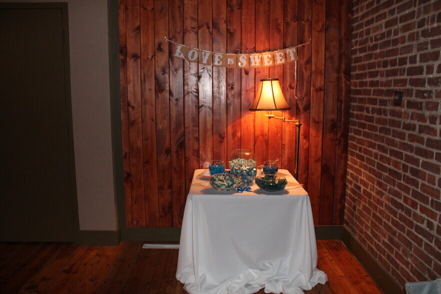 More Photos Of 2600 6th Ave, Troy Showroom For Lease