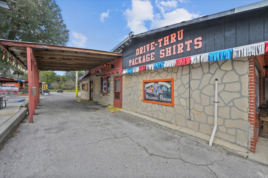 More Photos Of 337 S US Highway 17, East Palatka General Retail For Sale