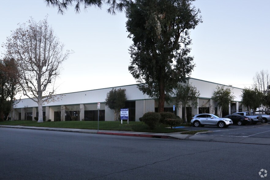 Primary Photo Of 4685 Industrial St, Simi Valley Warehouse For Lease