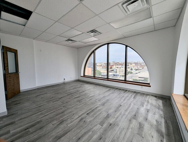 More Photos Of 416 N Stanton St, El Paso Office For Lease