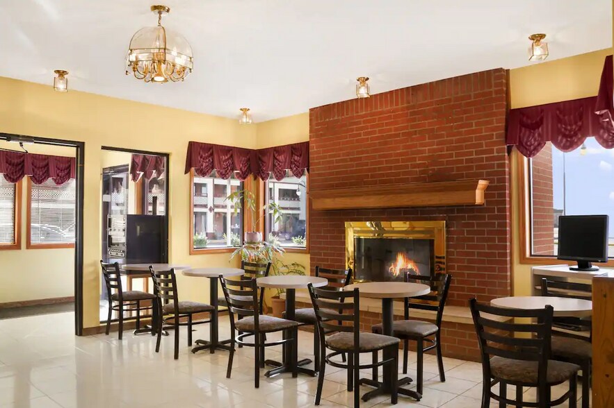 More Photos Of 550 S Florence St, Wichita Hotel For Sale