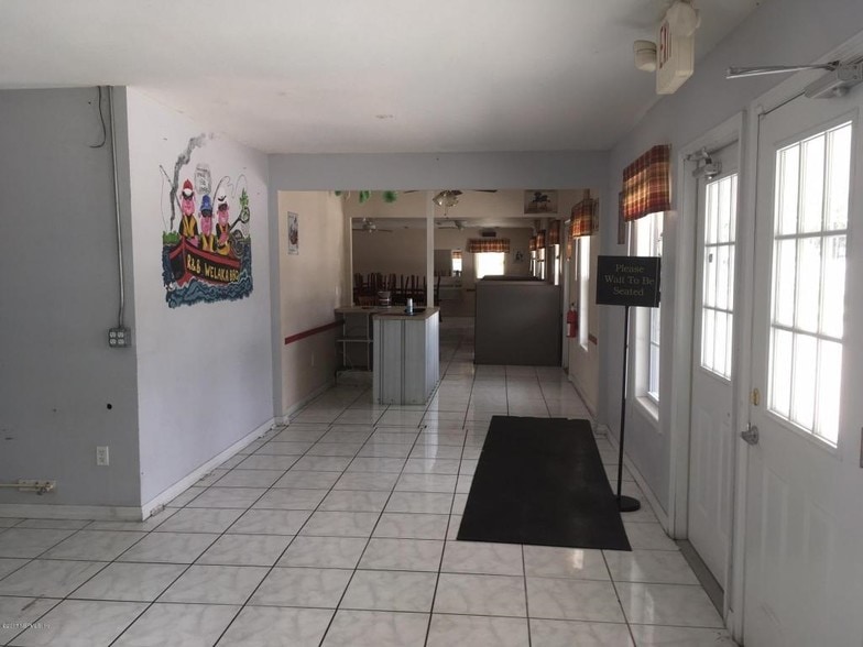 More Photos Of 413 Elm St, Welaka Freestanding For Sale