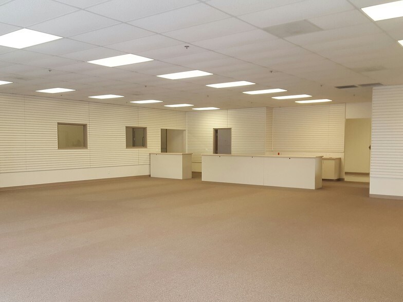 More Photos Of 760 Kacena Dr, Hiawatha Warehouse For Lease