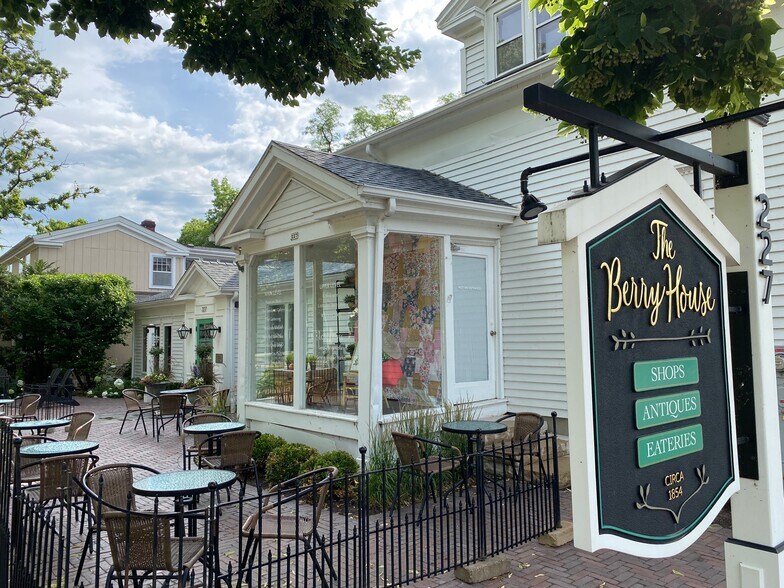 Primary Photo Of 227 S 3rd St, Geneva Freestanding For Lease
