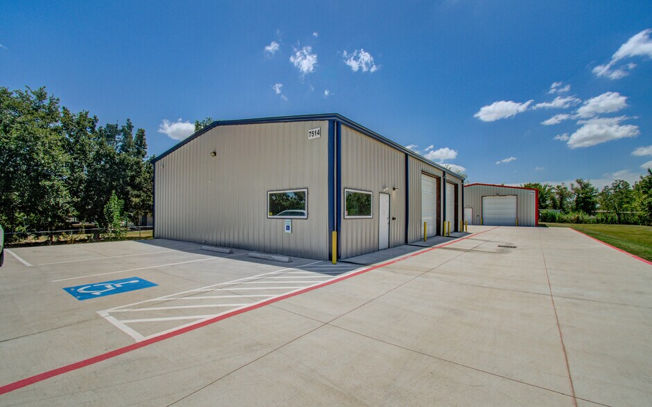 More Photos Of 7514 Bailey Rd, Pearland Warehouse For Lease