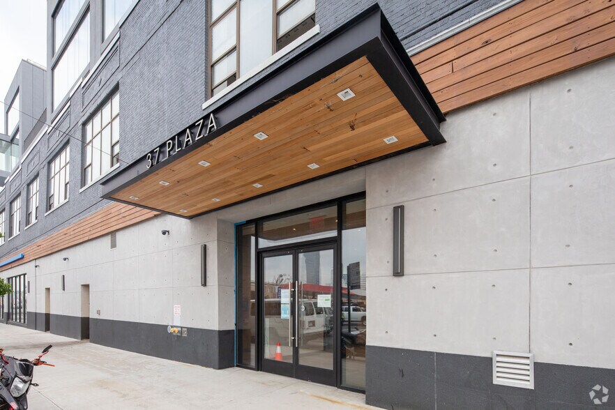 More Photos Of 3710 Queens Blvd, Long Island City Storefront Retail Office For Lease
