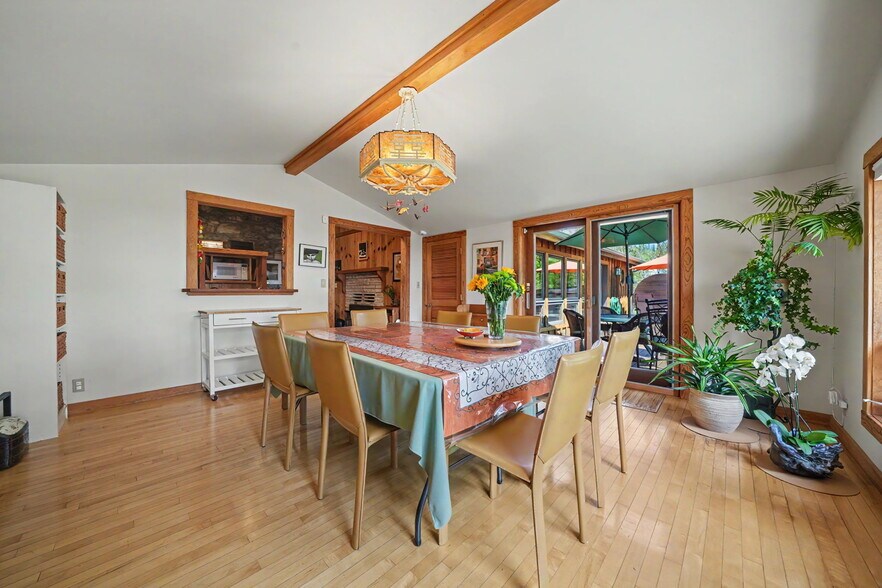 More Photos Of 21376 Consolation St, Volcano Specialty For Sale