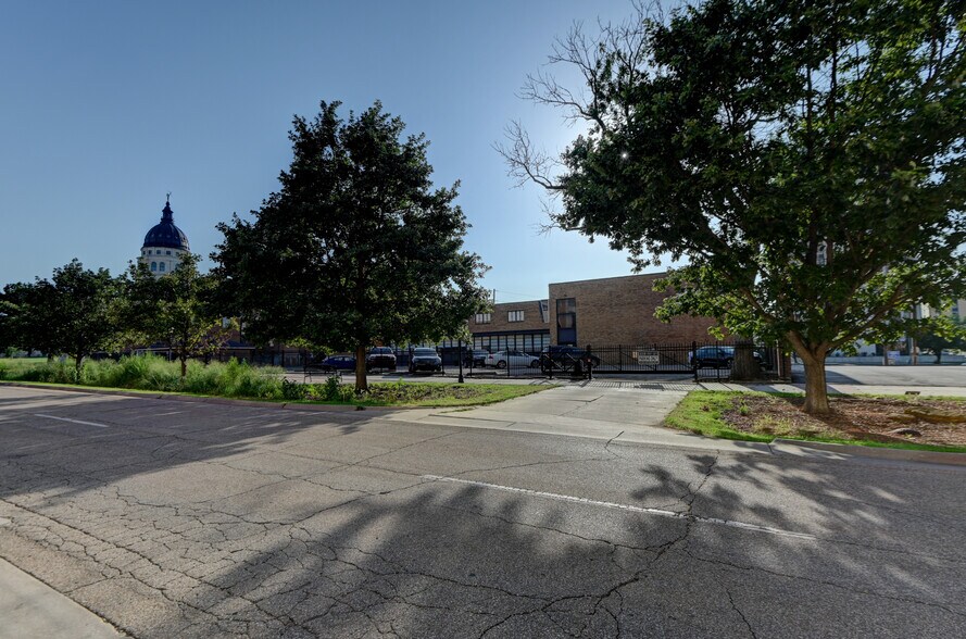 More Photos Of 735 SW Jackson St, Topeka Apartments For Sale