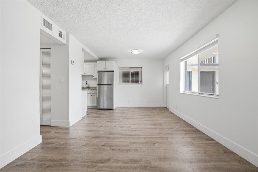 More Photos Of 2325-2331 Arthur St, Hollywood Apartments For Sale